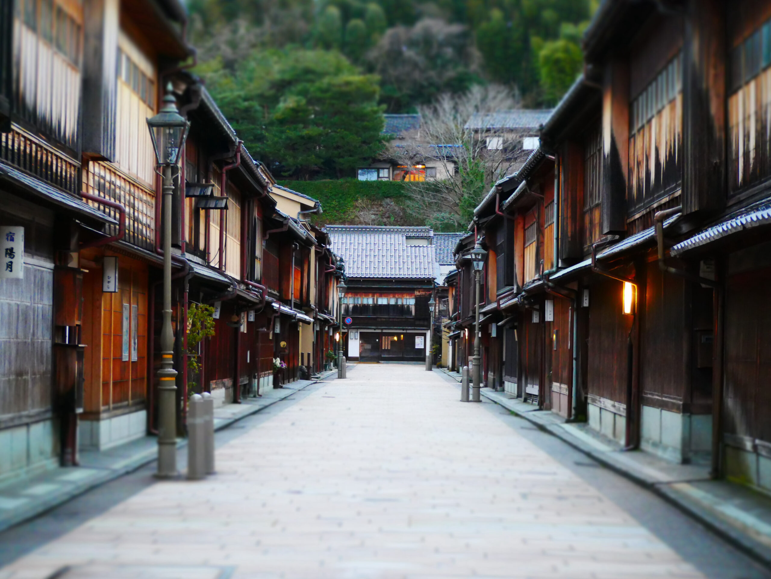 You can easily tell it's Higashi Chaya District.